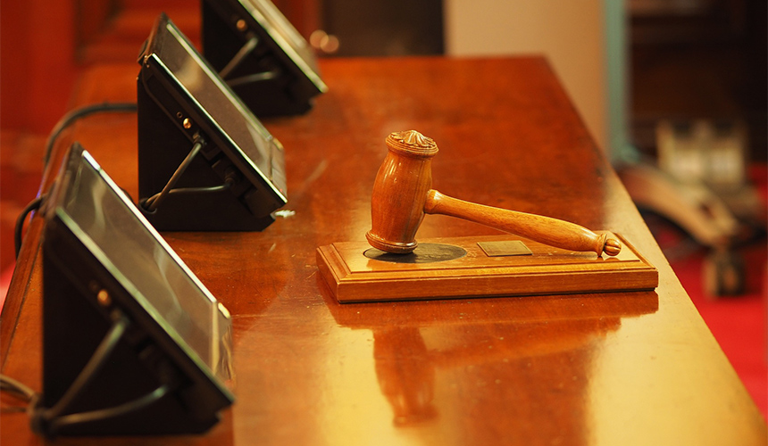 Avocat pour défense devant le tribunal à Rennes